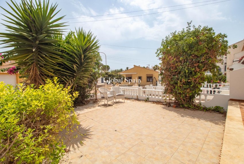 Revente - APPARTEMENT -
TORREVIEJA - Torreblanca