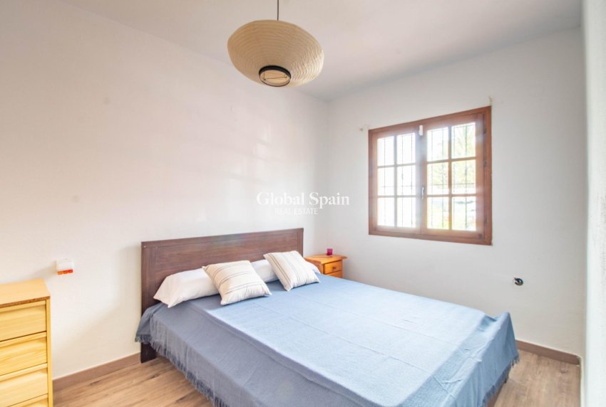 Revente - APPARTEMENT -
TORREVIEJA - Torreblanca