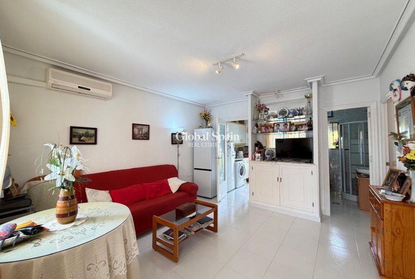 Revente - APPARTEMENT -
TORREVIEJA - Torreblanca