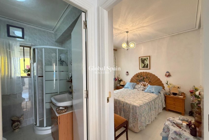 Revente - APPARTEMENT -
TORREVIEJA - Torreblanca