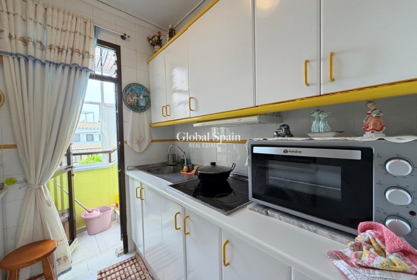 Revente - APPARTEMENT -
TORREVIEJA - Torreblanca