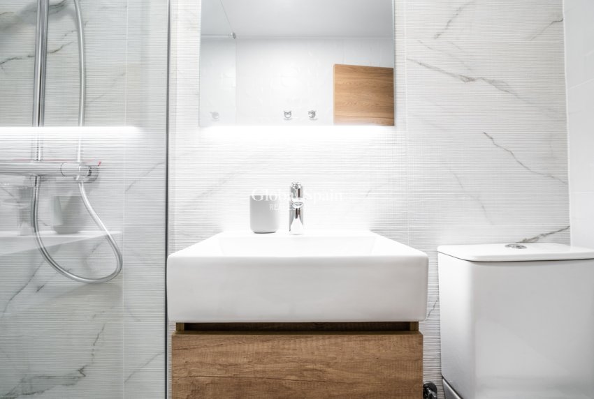 Revente - APPARTEMENT -
TORREVIEJA - Torretas