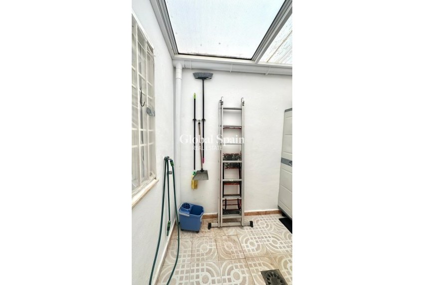 Revente - APPARTEMENT -
TORREVIEJA - Torretas