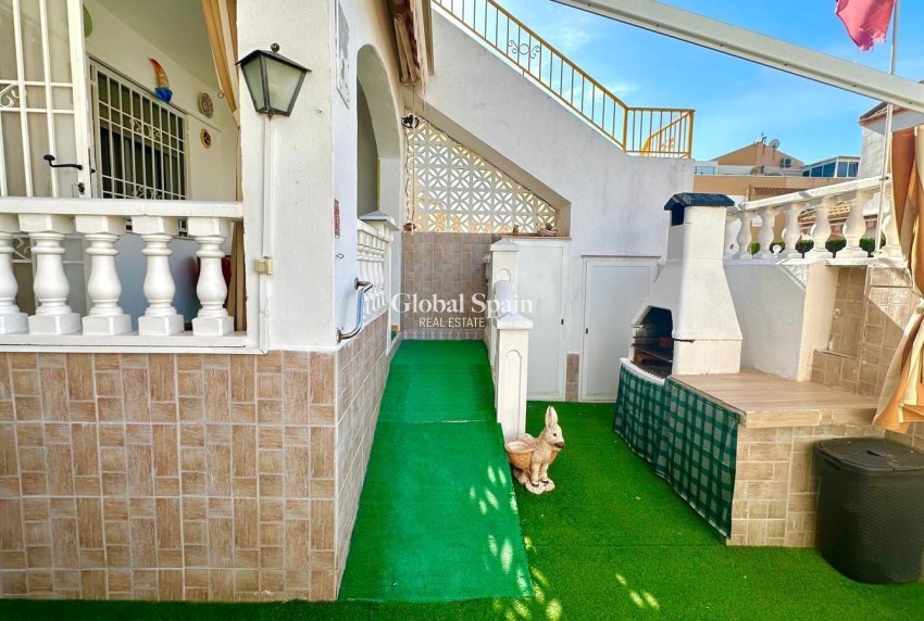 Revente - APPARTEMENT -
TORREVIEJA - Torretas