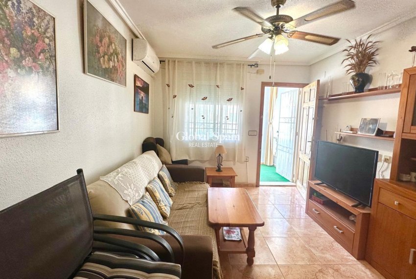 Revente - APPARTEMENT -
TORREVIEJA - Torretas