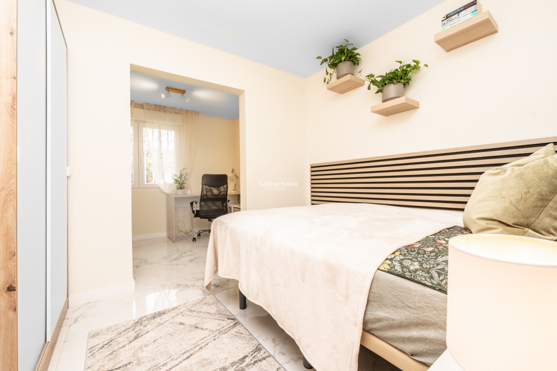 Revente - APPARTEMENT -
TORREVIEJA - Torretas
