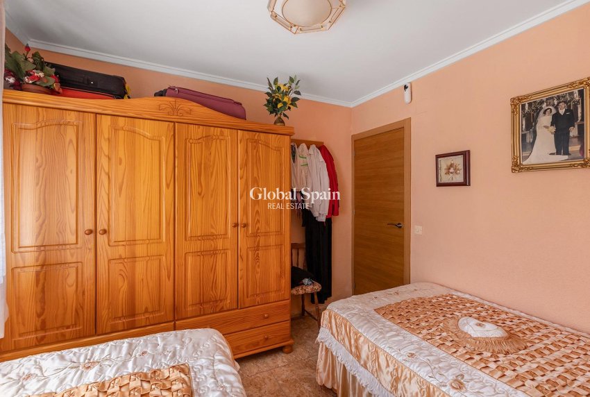 Revente - APPARTEMENT -
TORREVIEJA - Torretas