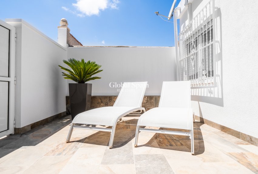 Revente - APPARTEMENT -
TORREVIEJA - Torretas