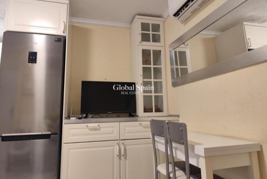 Revente - APPARTEMENT -
TORREVIEJA - Torretas