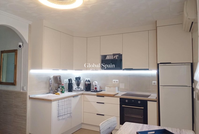 Revente - APPARTEMENT -
TORREVIEJA - Torretas