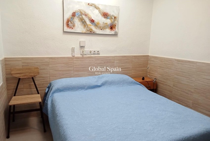 Revente - APPARTEMENT -
TORREVIEJA - Torretas