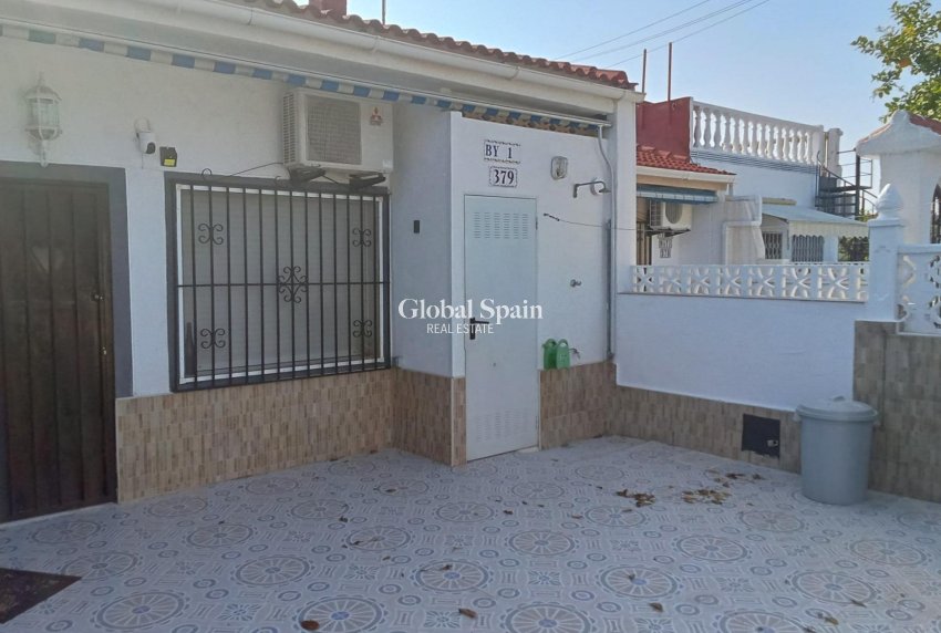 Revente - APPARTEMENT -
TORREVIEJA - Torretas
