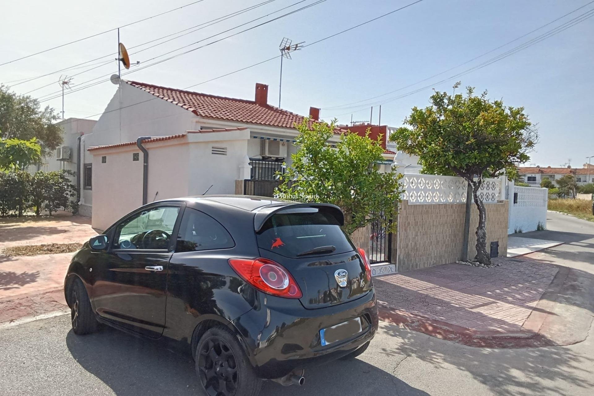 Revente - APPARTEMENT -
TORREVIEJA - Torretas