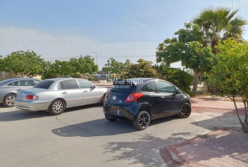 Revente - APPARTEMENT -
TORREVIEJA - Torretas