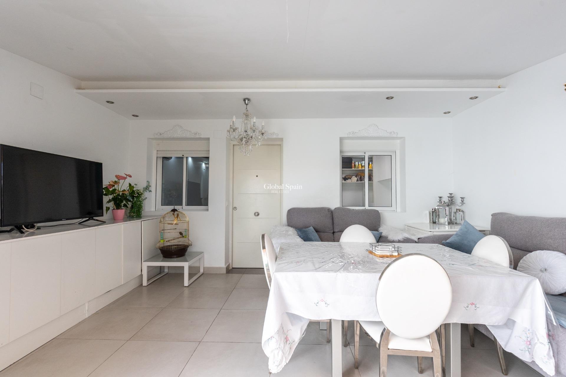 Revente - APPARTEMENT -
TORREVIEJA - Torretas