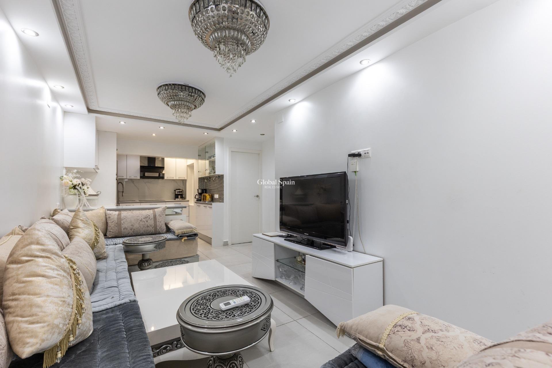 Revente - APPARTEMENT -
TORREVIEJA - Torretas