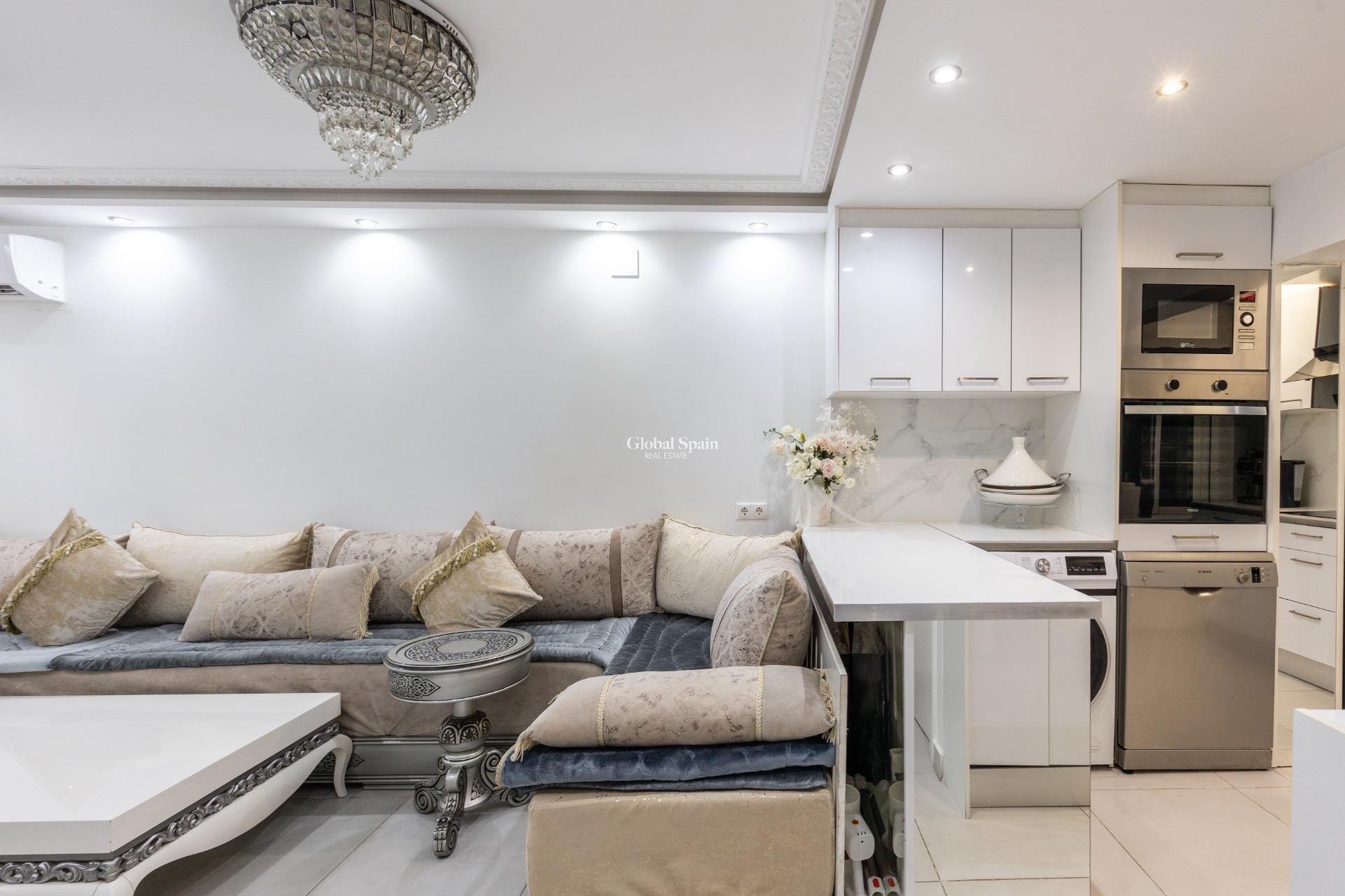 Revente - APPARTEMENT -
TORREVIEJA - Torretas