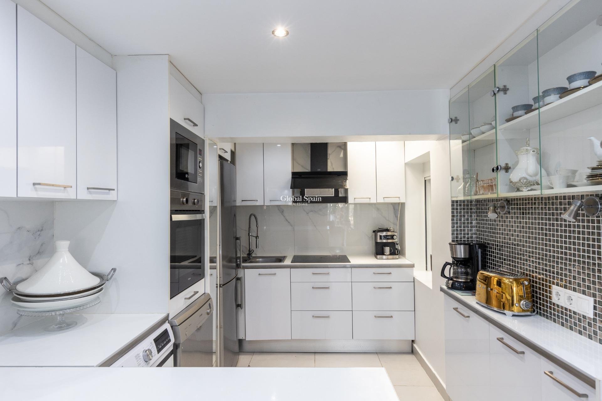 Revente - APPARTEMENT -
TORREVIEJA - Torretas