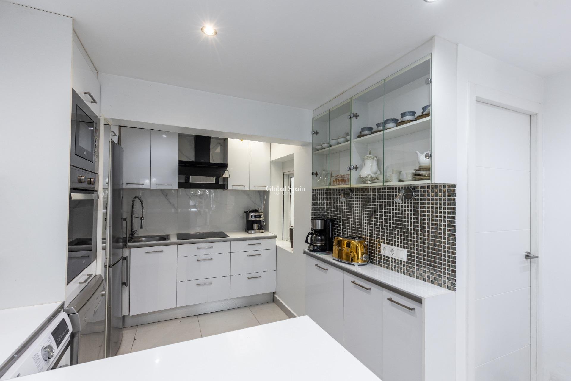 Revente - APPARTEMENT -
TORREVIEJA - Torretas
