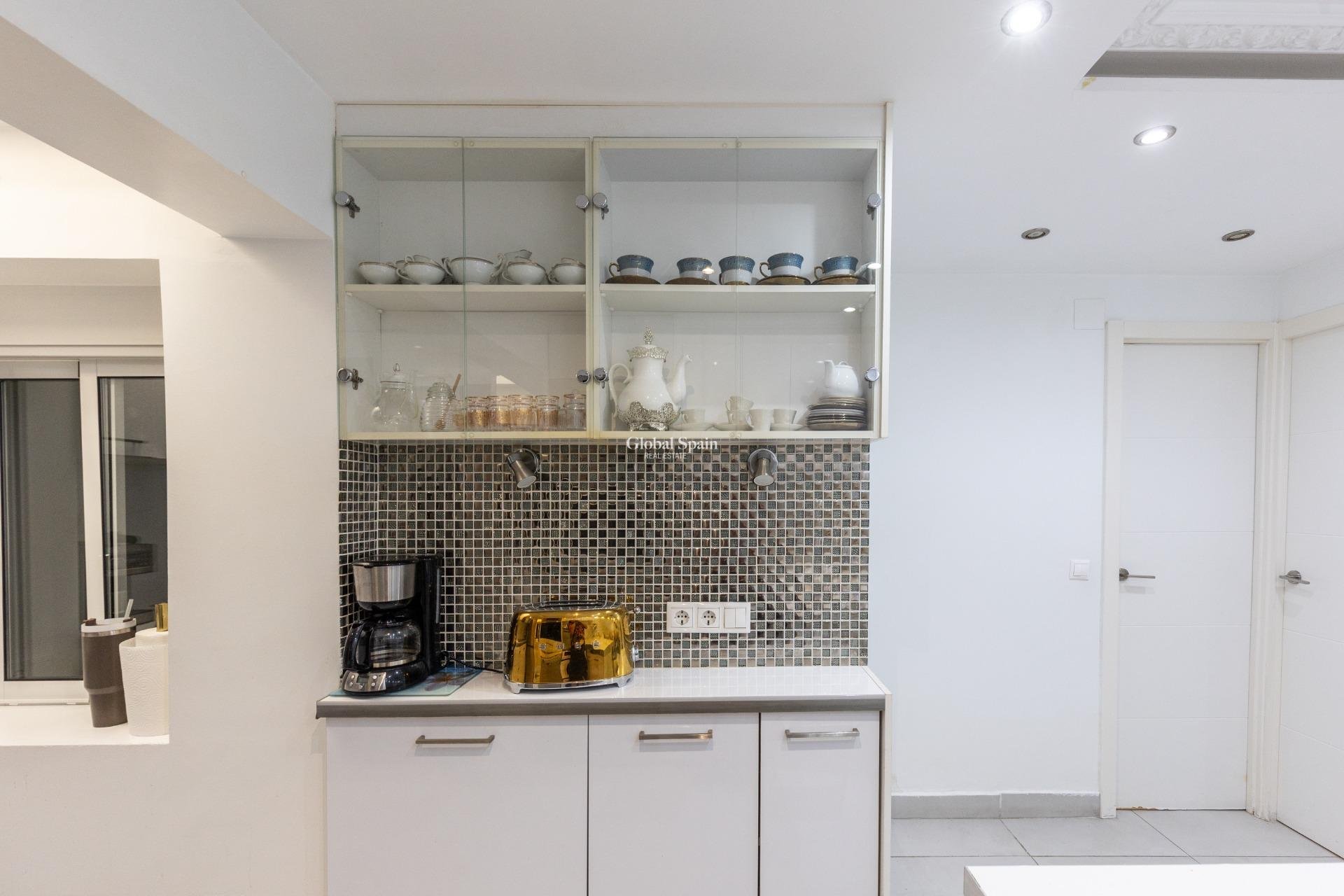 Revente - APPARTEMENT -
TORREVIEJA - Torretas