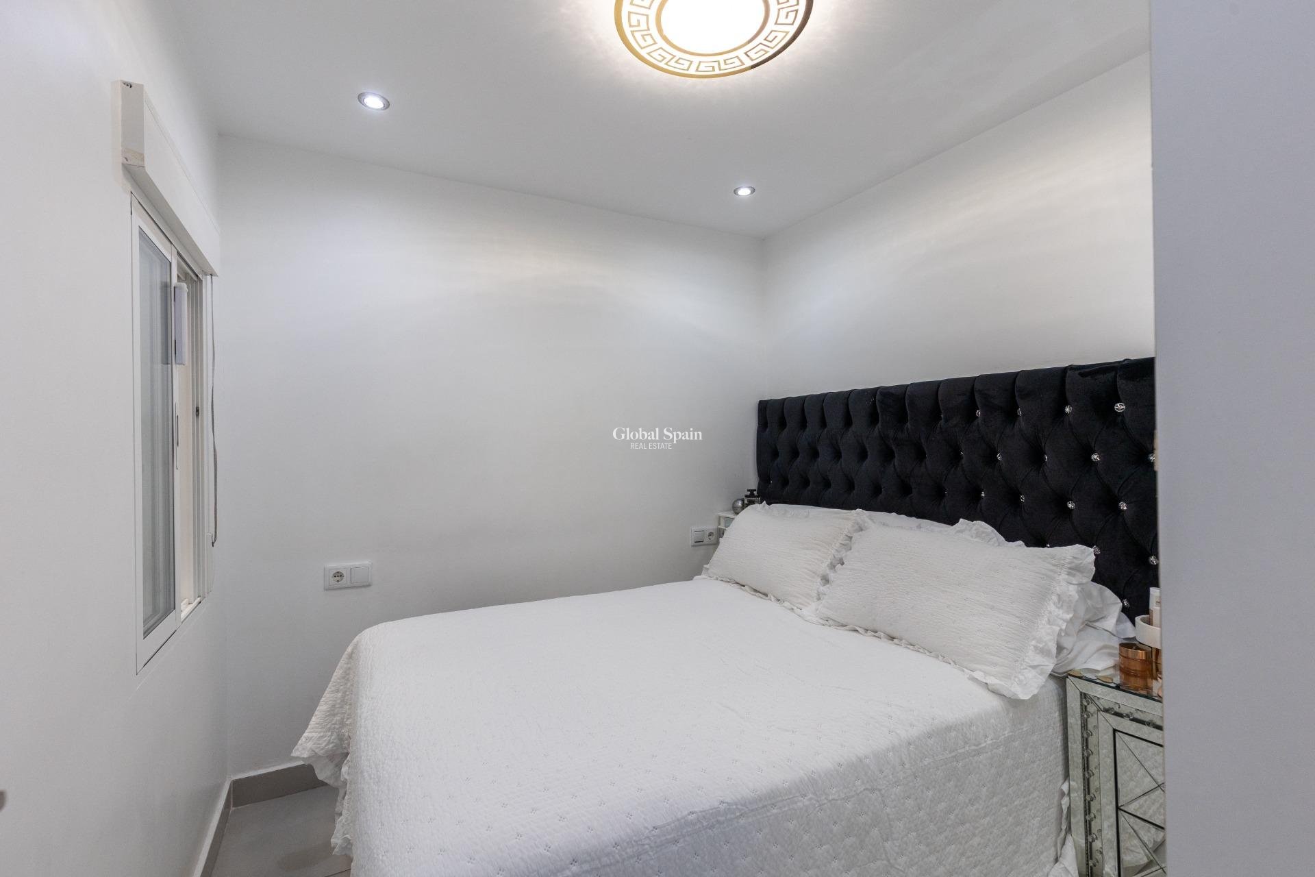 Revente - APPARTEMENT -
TORREVIEJA - Torretas
