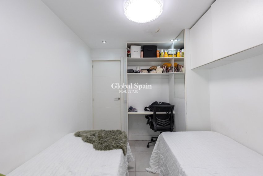Revente - APPARTEMENT -
TORREVIEJA - Torretas