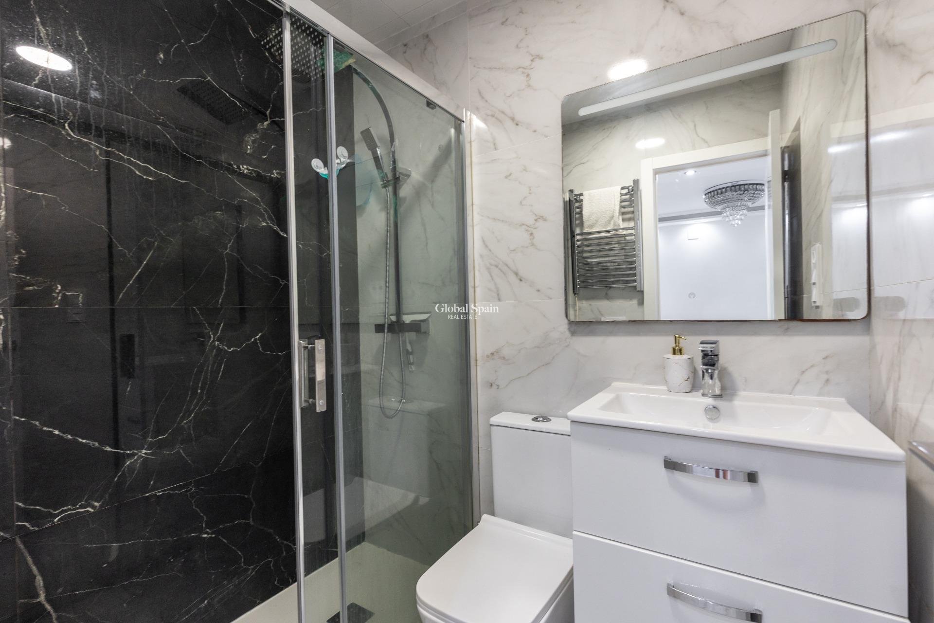 Revente - APPARTEMENT -
TORREVIEJA - Torretas