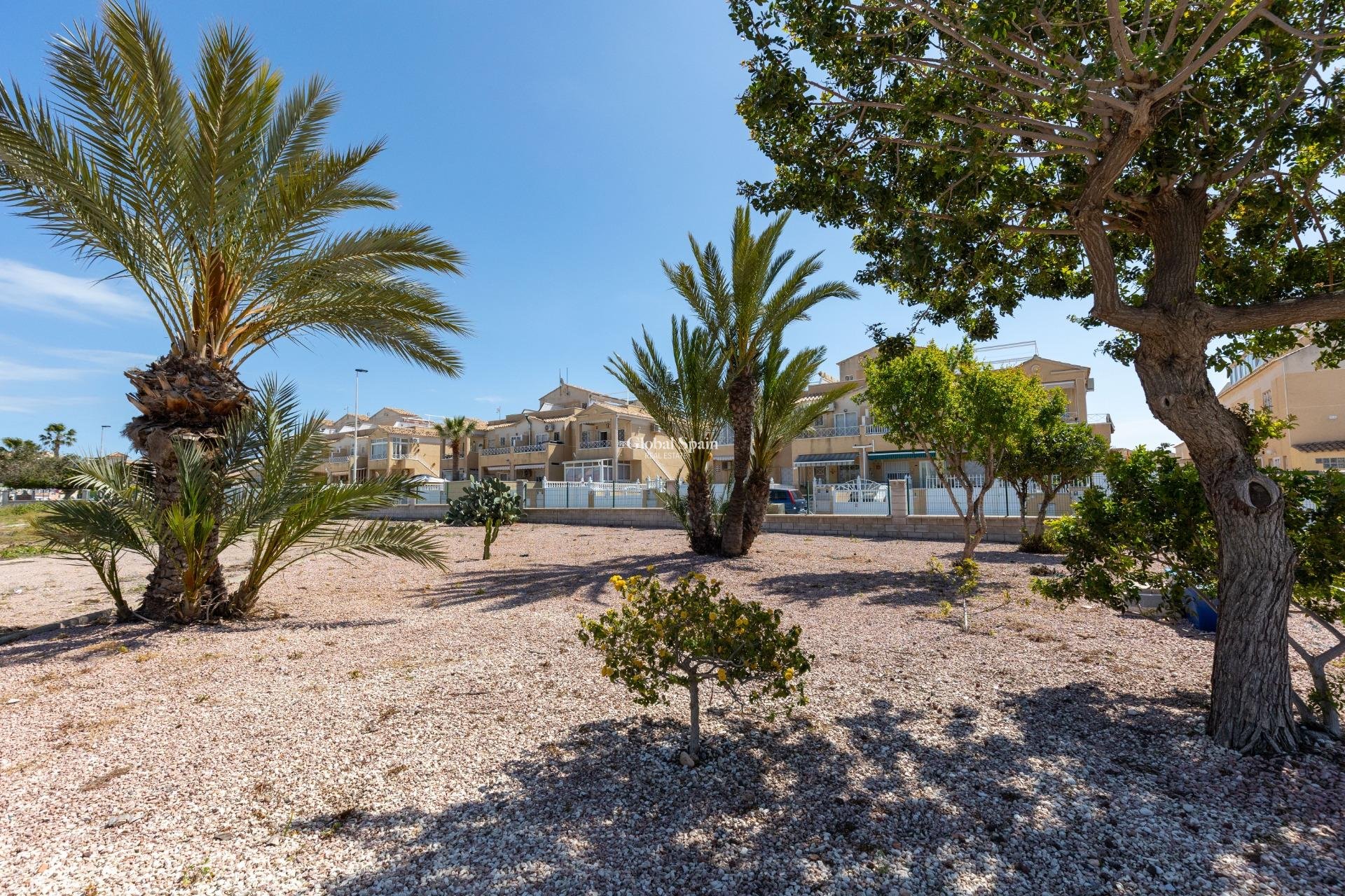 Revente - APPARTEMENT -
TORREVIEJA - Torretas