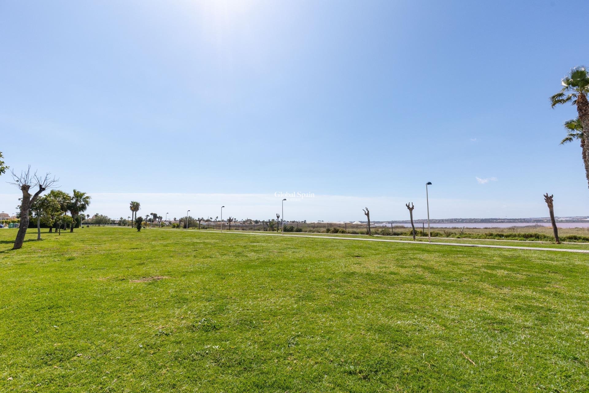 Revente - APPARTEMENT -
TORREVIEJA - Torretas