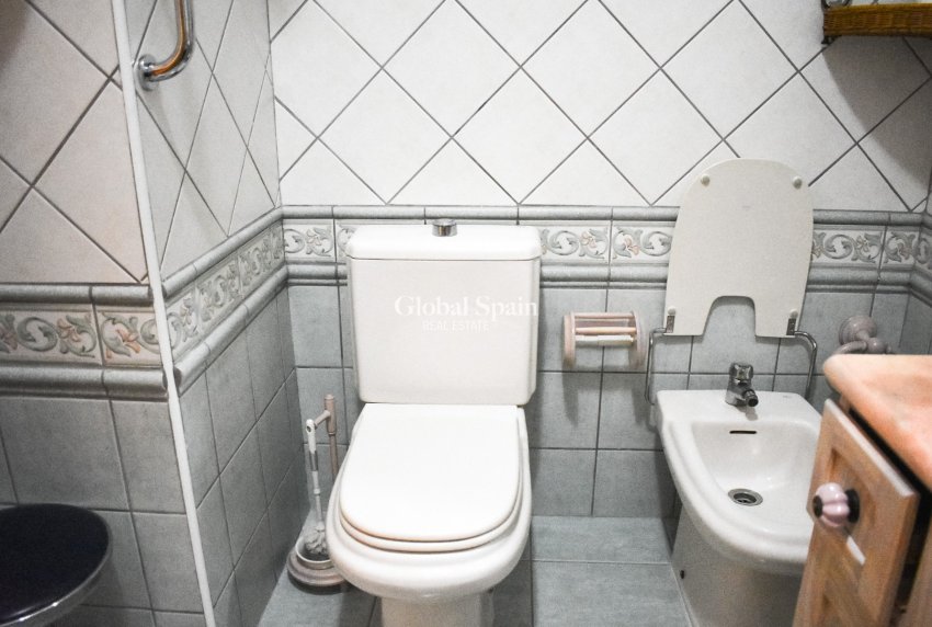 Revente - APPARTEMENT -
TORREVIEJA - Torrevieja Centro