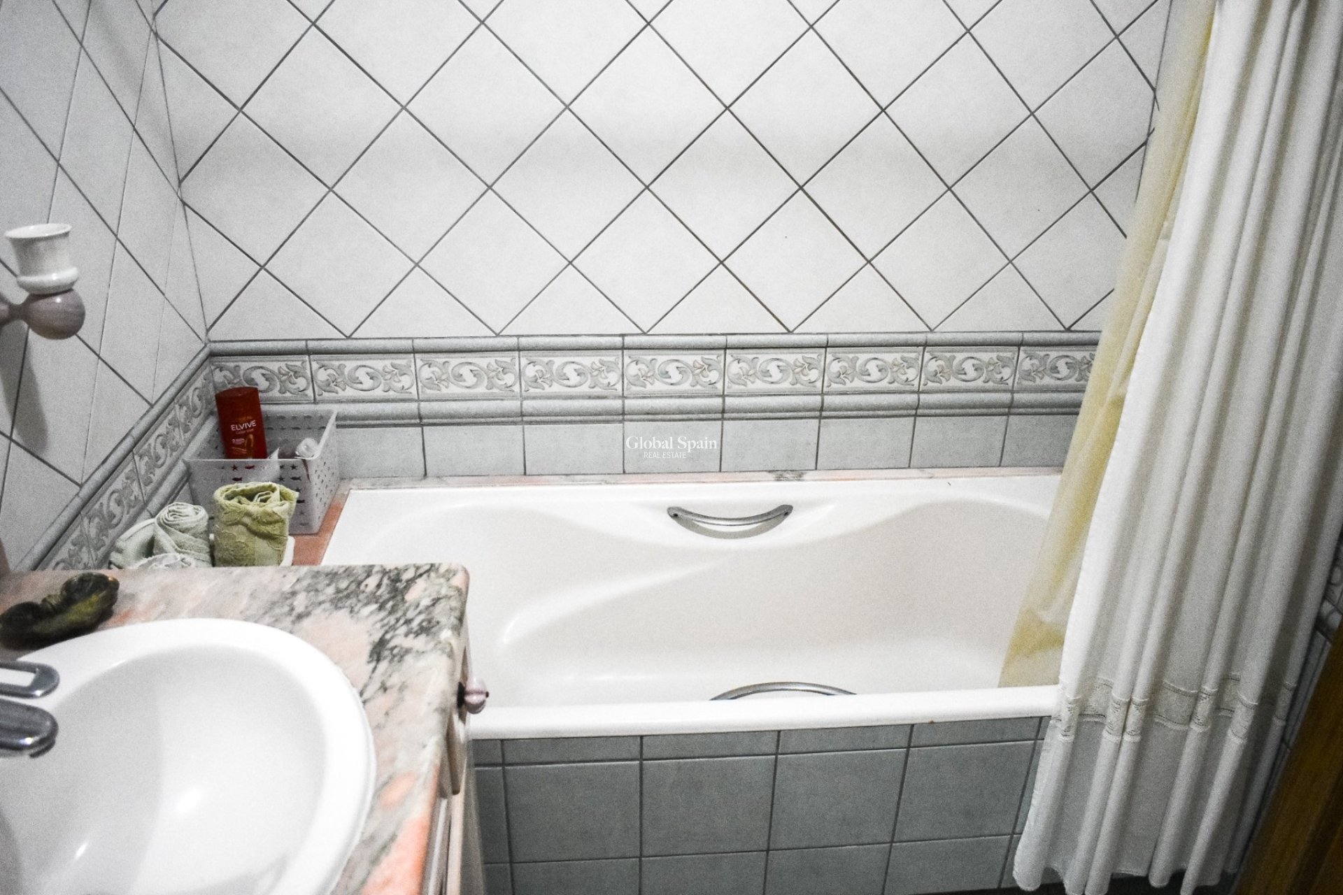 Revente - APPARTEMENT -
TORREVIEJA - Torrevieja Centro