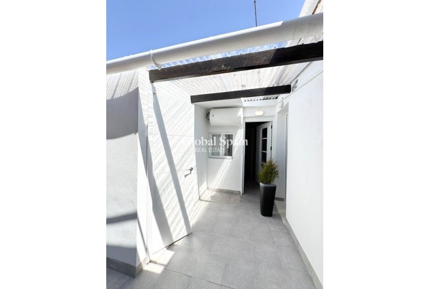 Revente - APPARTEMENT -
TORREVIEJA - Torrevieja Centro