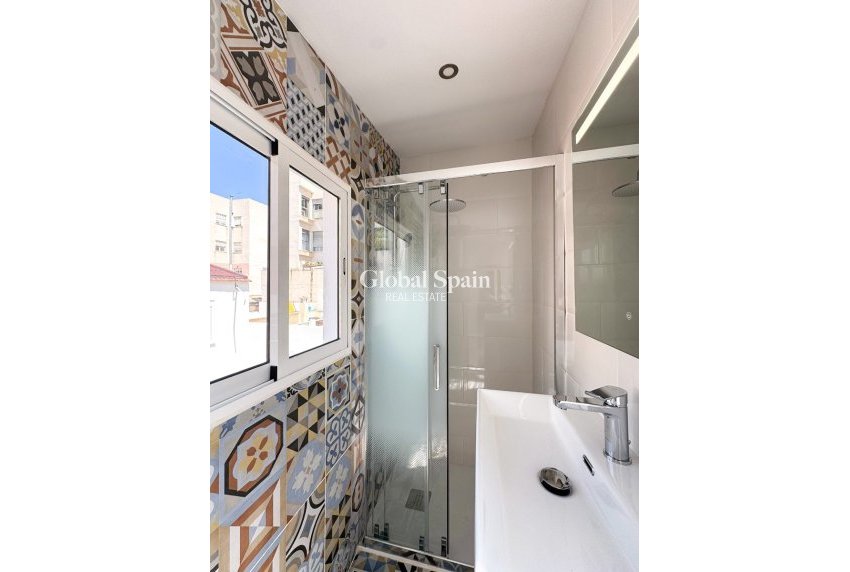 Revente - APPARTEMENT -
TORREVIEJA - Torrevieja Centro