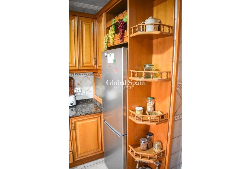 Revente - APPARTEMENT -
TORREVIEJA - Torrevieja Centro