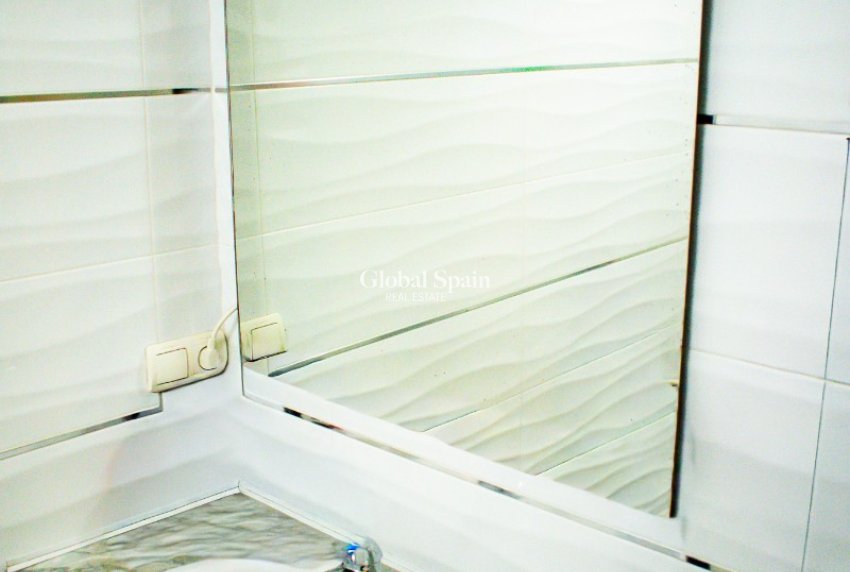 Revente - APPARTEMENT -
TORREVIEJA - Torrevieja Centro