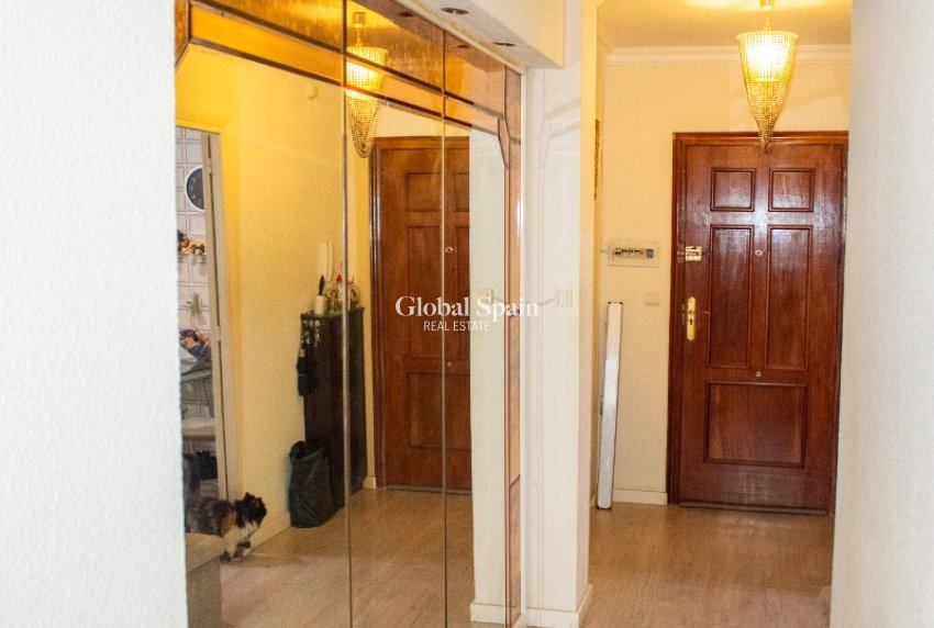 Revente - APPARTEMENT -
TORREVIEJA - Torrevieja Centro