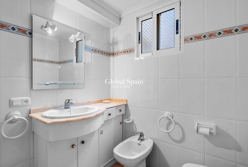 Revente - Appartement -
TORREVIEJA - Torrevieja
