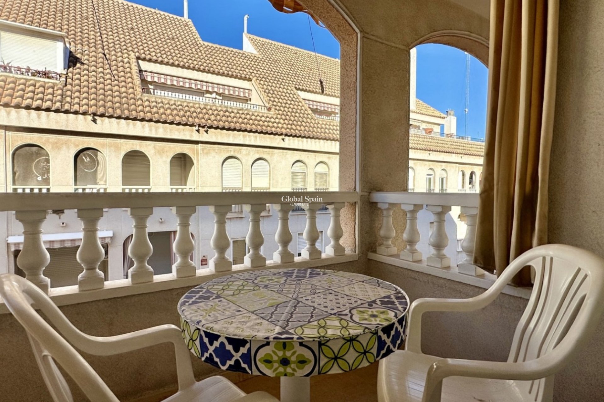 Revente - APPARTEMENT -
TORREVIEJA - Torrevieja