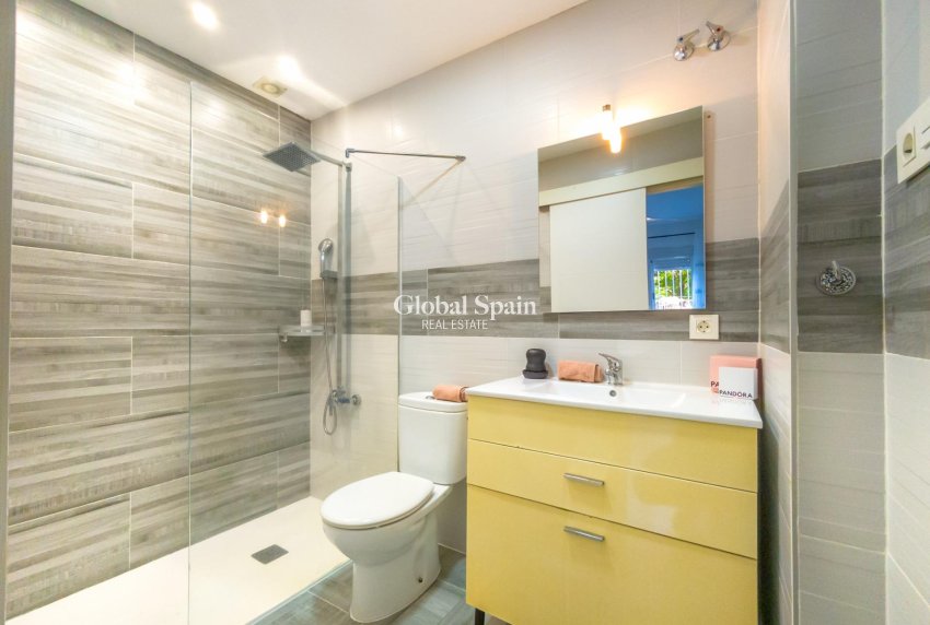 Revente - APPARTEMENT -
TORREVIEJA - Torrevieja