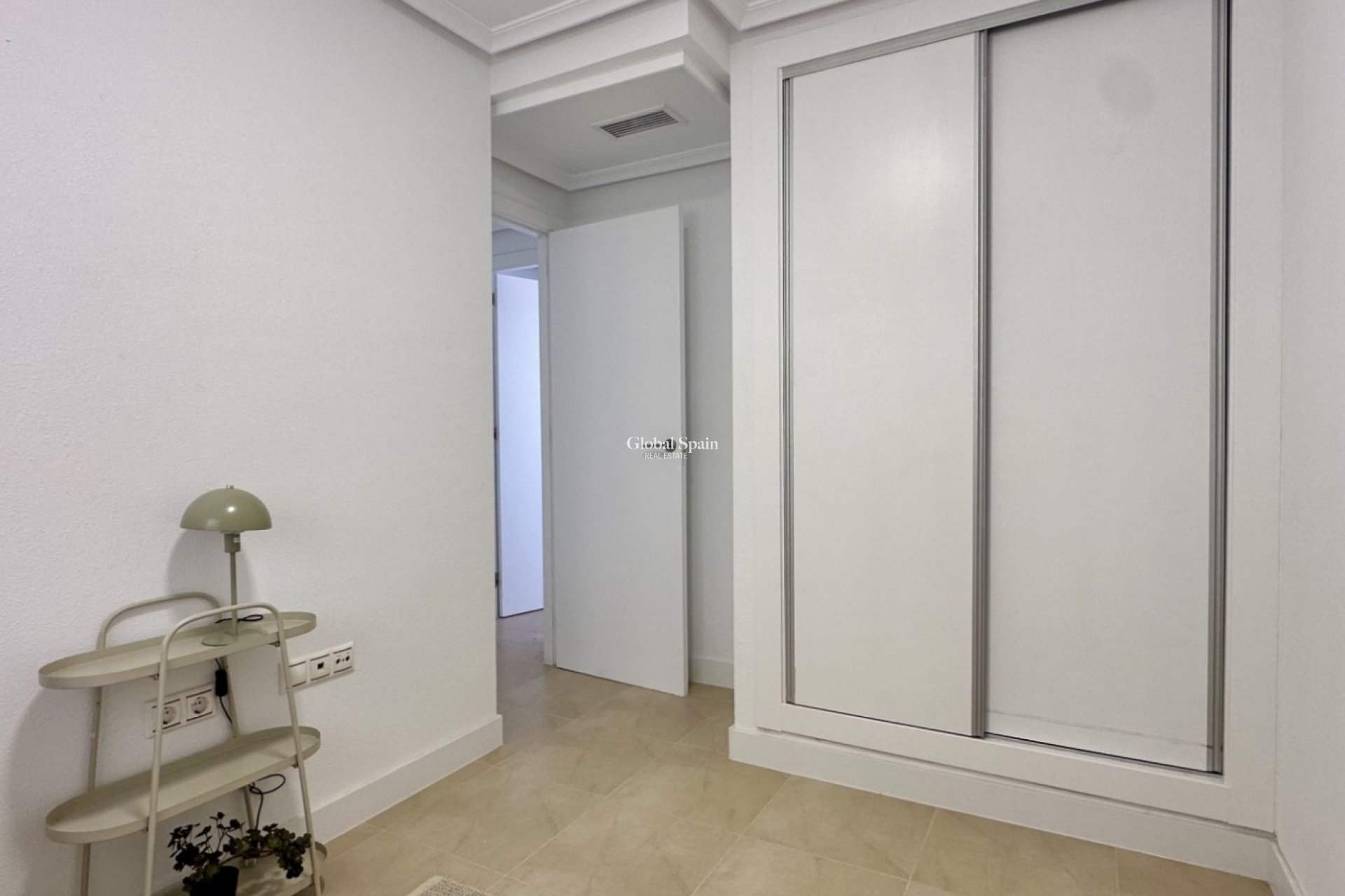 Revente - APPARTEMENT -
TORREVIEJA - Torrevieja