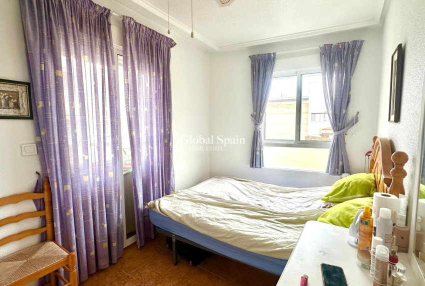 Revente - APPARTEMENT -
TORREVIEJA - Torrevieja