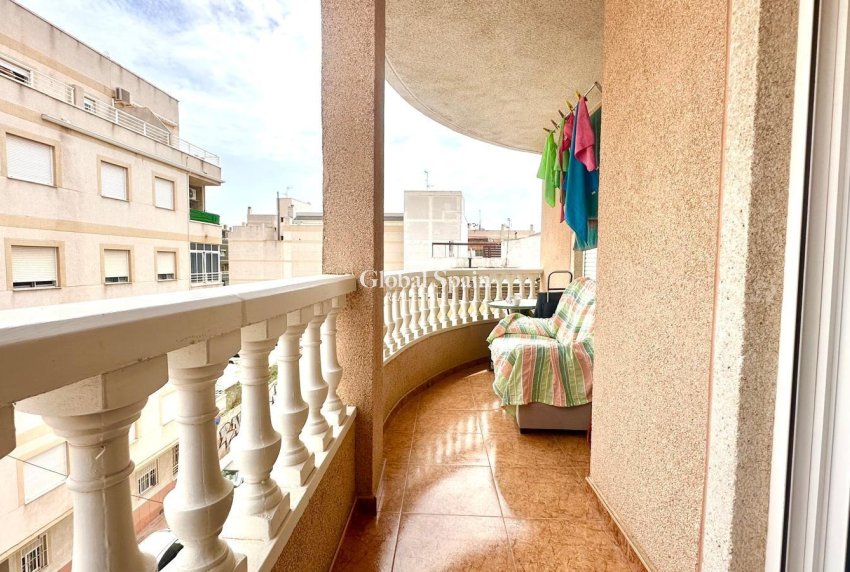 Revente - APPARTEMENT -
TORREVIEJA - Torrevieja