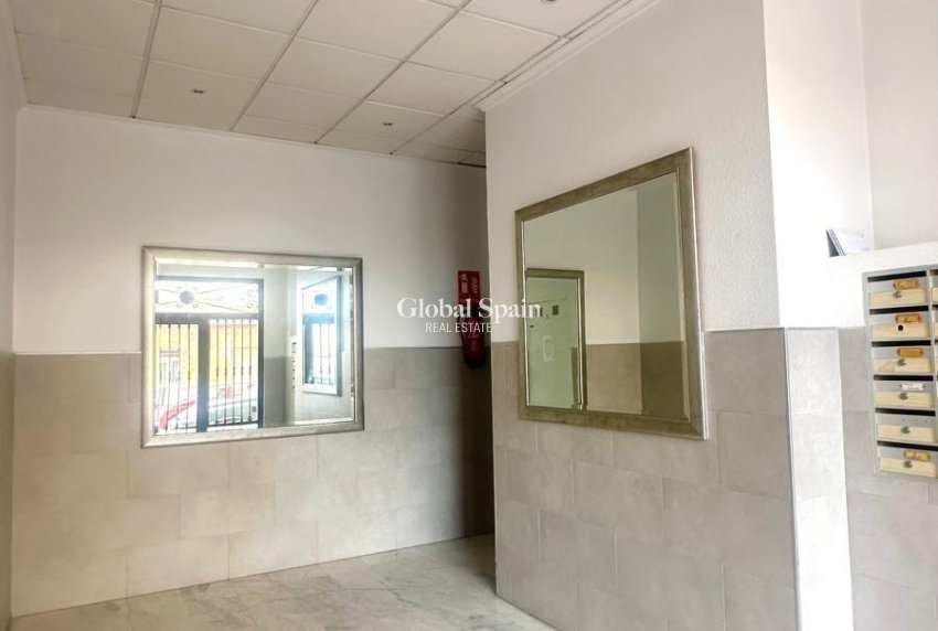 Revente - APPARTEMENT -
TORREVIEJA - Torrevieja