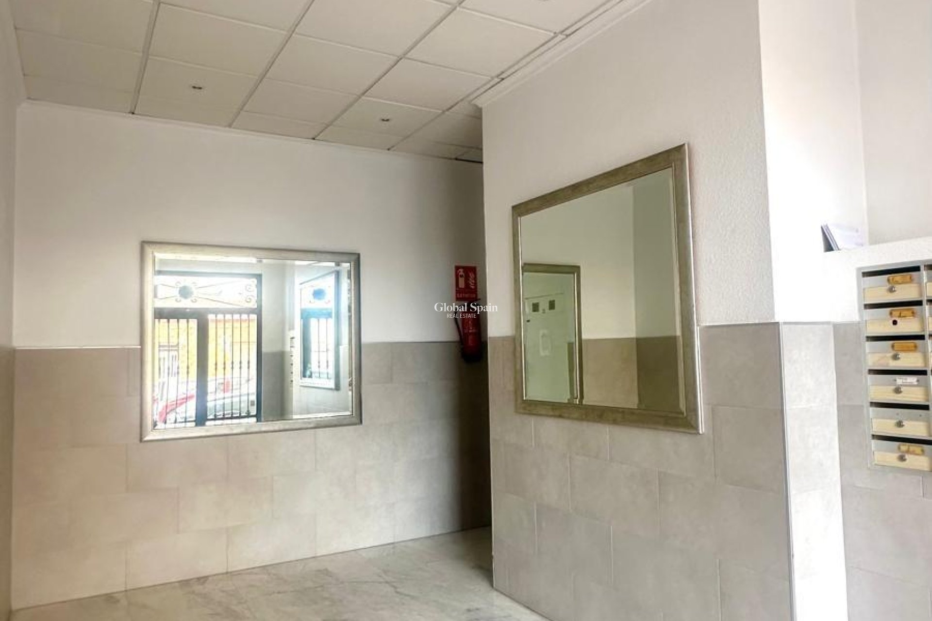 Revente - APPARTEMENT -
TORREVIEJA - Torrevieja