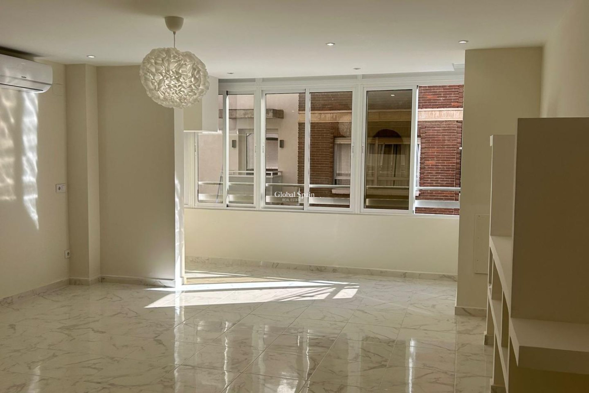 Revente - APPARTEMENT -
TORREVIEJA - Torrevieja