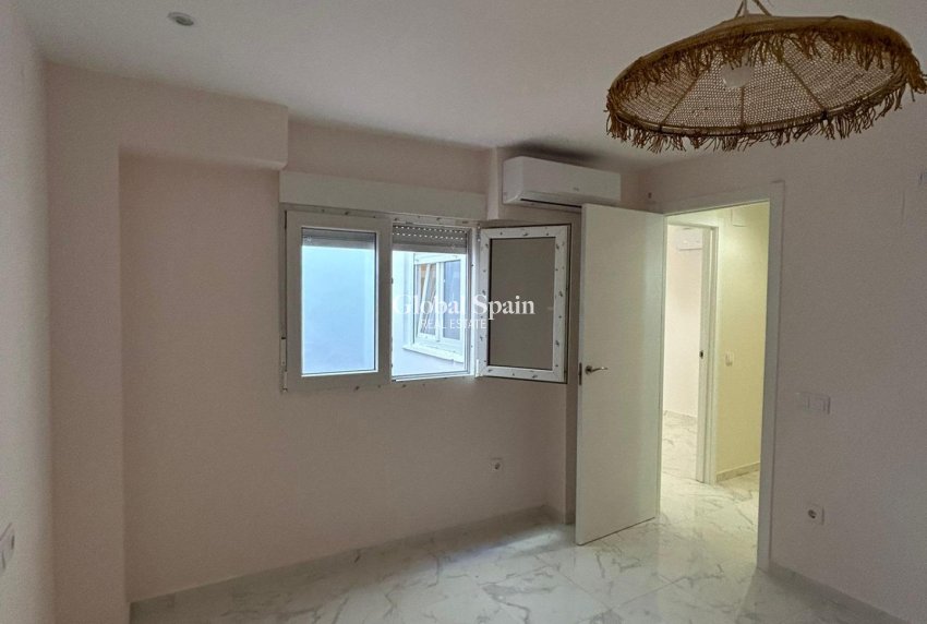 Revente - APPARTEMENT -
TORREVIEJA - Torrevieja