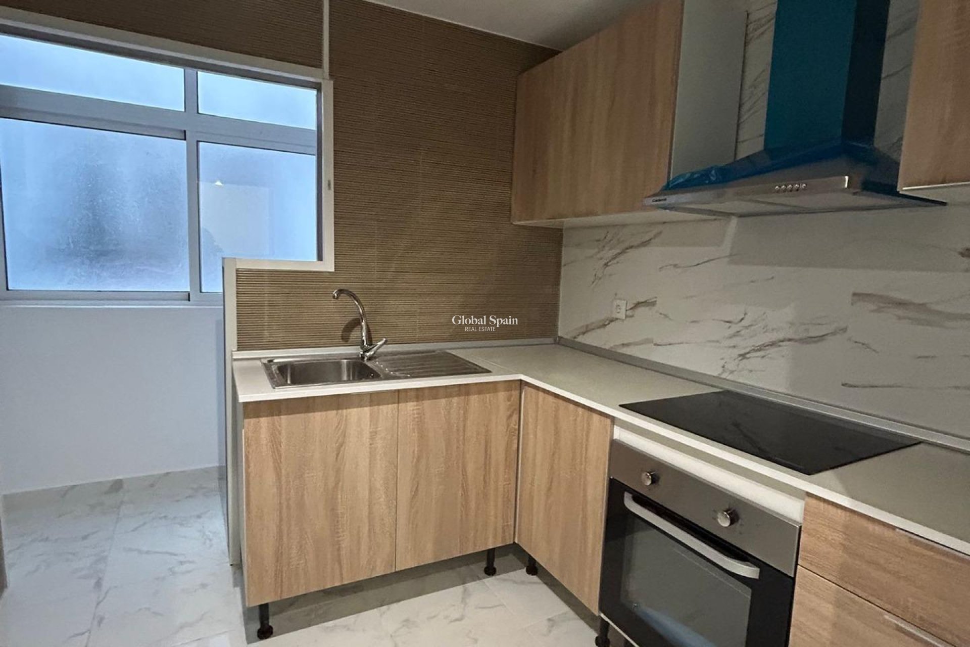 Revente - APPARTEMENT -
TORREVIEJA - Torrevieja