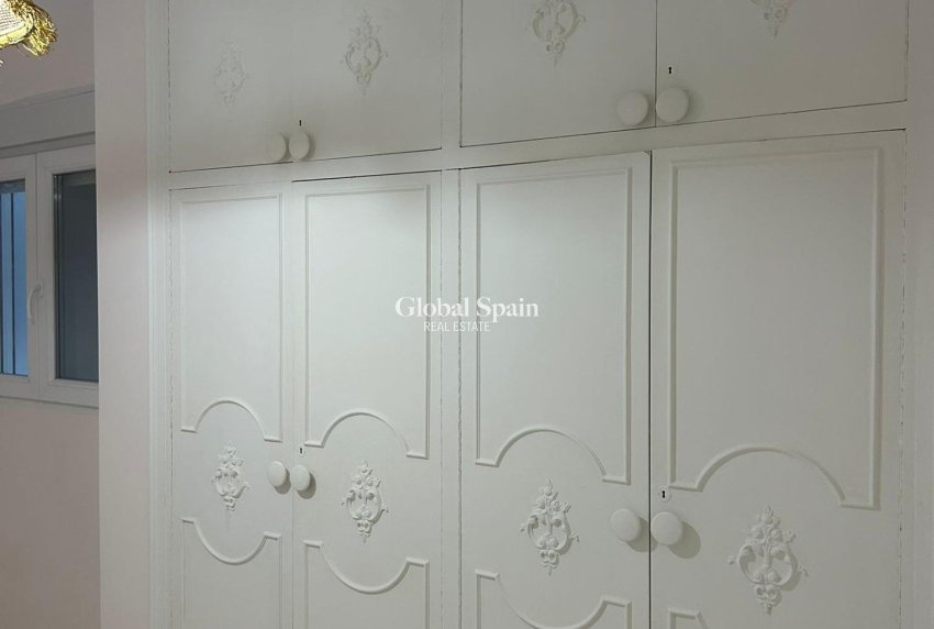 Revente - APPARTEMENT -
TORREVIEJA - Torrevieja