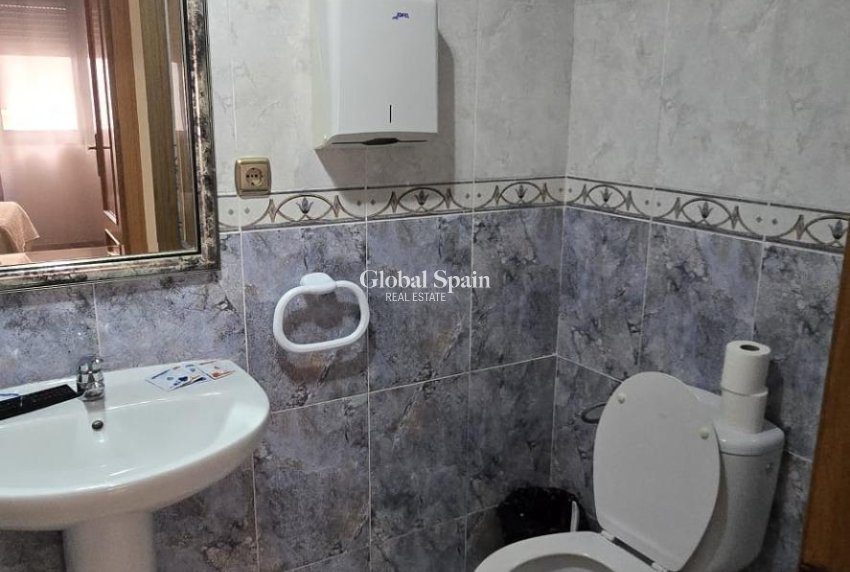 Revente - APPARTEMENT -
TORREVIEJA - Torrevieja