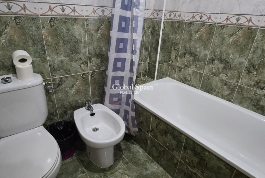 Revente - APPARTEMENT -
TORREVIEJA - Torrevieja